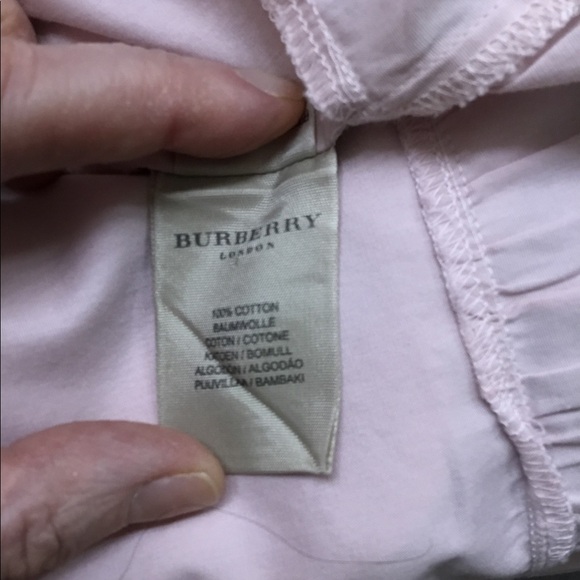 Burberry Short sleeve button front ruffled hem top 🔴 - Picture 4 of 6